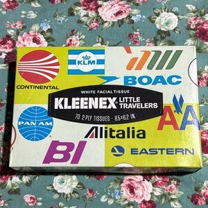 Unopened vintage Kleenex box (1970), Airliners sponsored facial tissues. Rare 👀